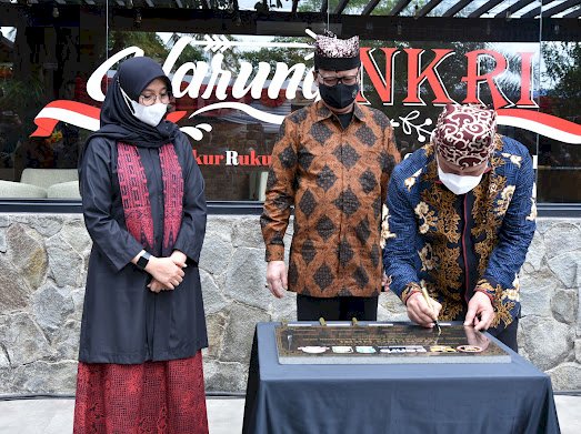 Gelorakan Semangat Indonesia Harmoni, Kepala BNPT, Menpan RB, dan Bupati Banyuwangi Resmikan Warung NKRI di Banyuwangi