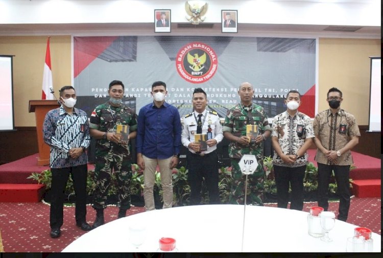 Kontra Ideologi Radikal Terorisme dan Sharing Knowledge Mitra Derad menjadi Sesi Penutup Kegiatan Penguatan Kapasitas Unsur Aparatur Wilayah Kepri